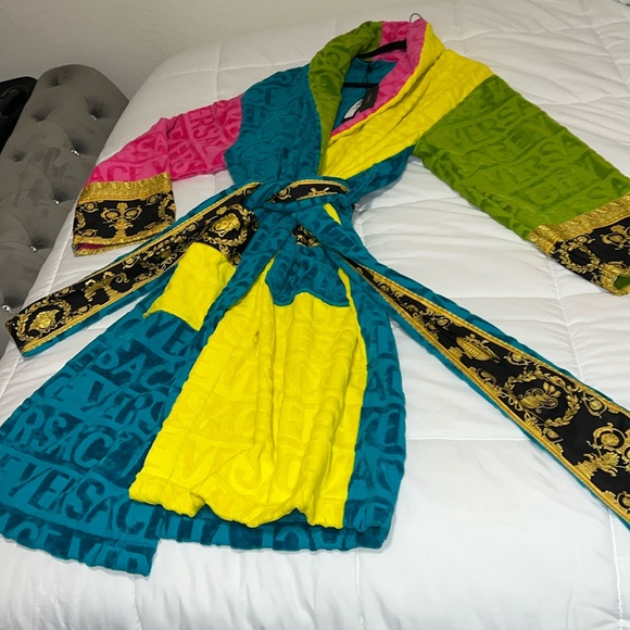 VERSACE Multicolor, Baroque Robe 🔥BRAND NEW🔥 100% Authentic! Very VIBRANT!! NEW! - Picture 1 of 9